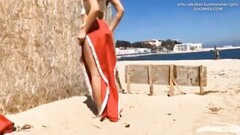 Kuuma tyttöystävä vittuilee ihanasti rannalla poikaystävänsä kanssa Thumb