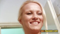 Seksikäs nainen vittuilee ihanasti motellin wc:ssä Thumb
