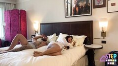 Kurvikas aasialainen äiti ja kiimainen poikapuoli harrastavat seksiä hotellissa Thumb